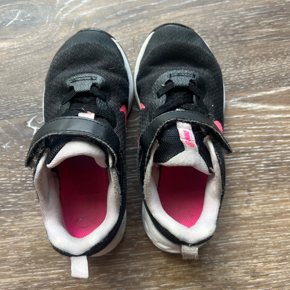 Nike Kids Black Sneakers with Pink Swoosh - Picture 3 of 6